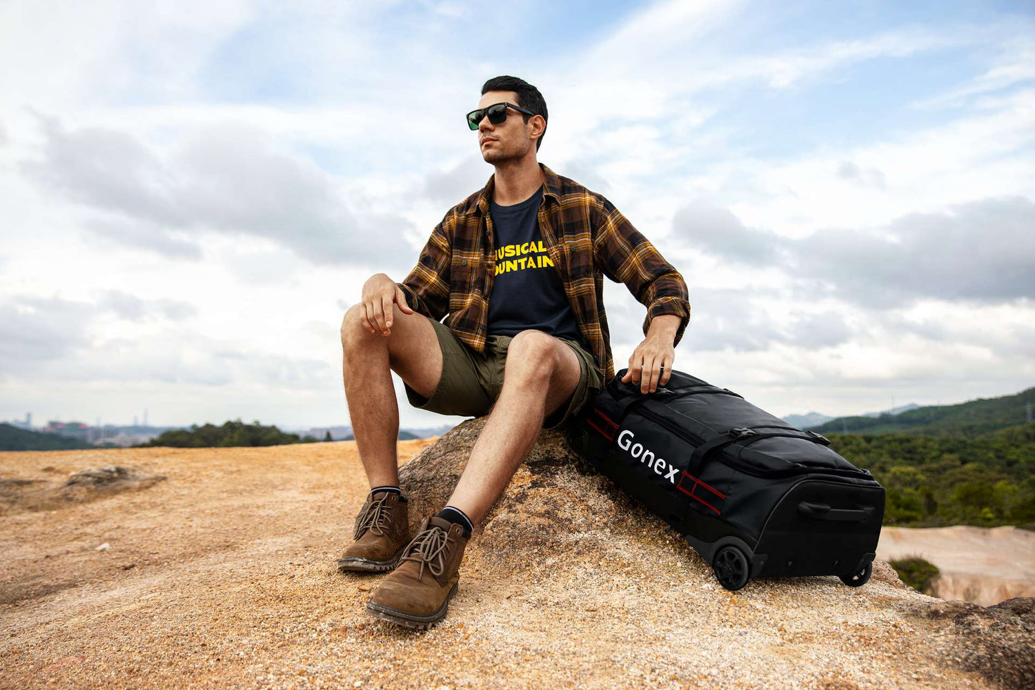 Choose the Right Rolling Duffel Bag for Travel